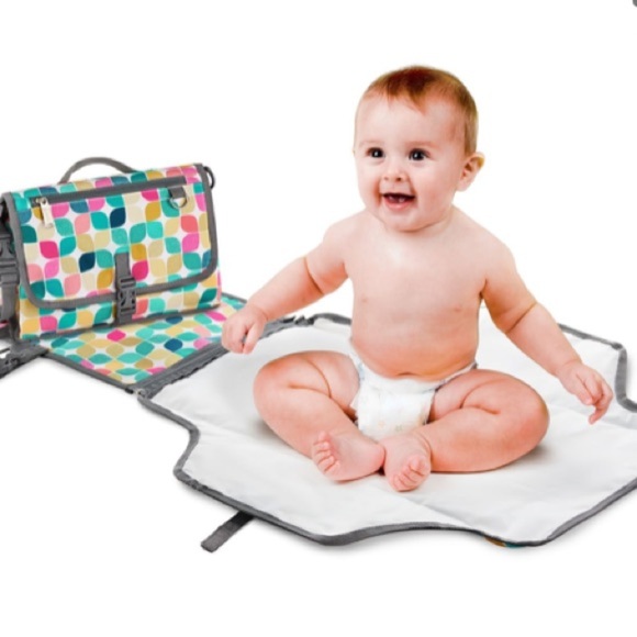 Toolik portable baby diaper changing station case - Picture 2 of 15